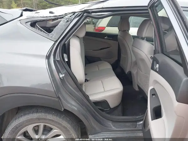 KM8J2CA48JU804537 2018 HYUNDAI TUCSON - Image 8
