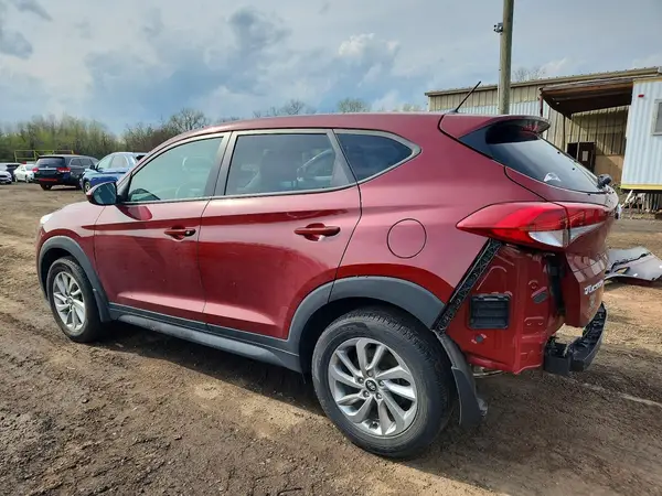 KM8J2CA48JU806594 2018 HYUNDAI TUCSON - Image 2