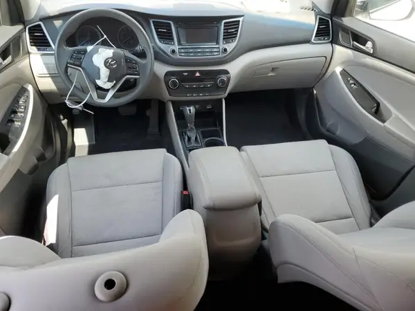 KM8J2CA48JU820267 2018 HYUNDAI TUCSON - Image 8