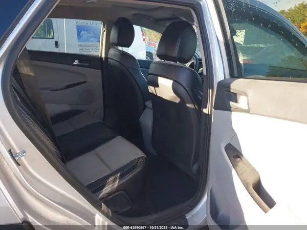 KM8J2CA48KU857594 2019 HYUNDAI TUCSON - Image 8