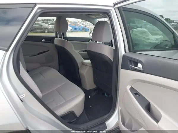 KM8J2CA48KU860950 2019 HYUNDAI TUCSON - Image 8