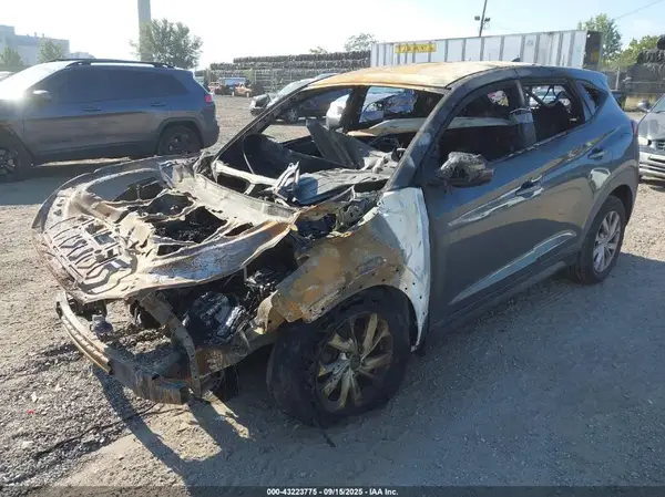 KM8J2CA48KU883533 2019 HYUNDAI TUCSON - Image 2