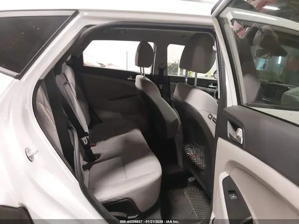 KM8J2CA48KU900783 2019 HYUNDAI TUCSON - Image 8