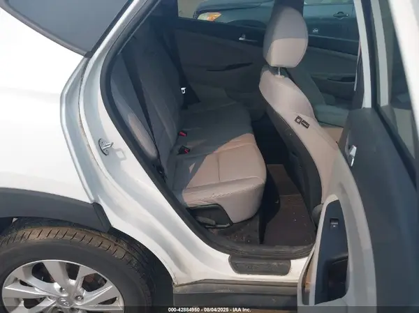 KM8J2CA48KU918622 2019 HYUNDAI TUCSON - Image 8