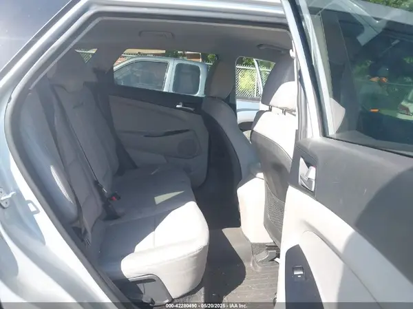 KM8J2CA48KU918975 2019 HYUNDAI TUCSON - Image 8