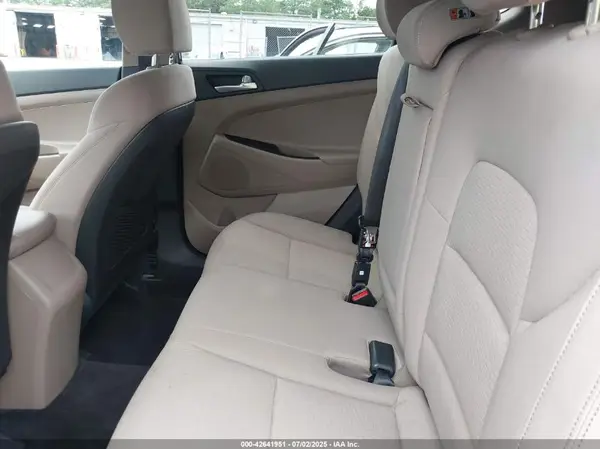 KM8J2CA48MU330626 2021 HYUNDAI TUCSON - Image 8