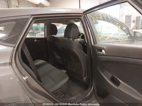 KM8J2CA48MU373041 2021 HYUNDAI TUCSON - Image 8