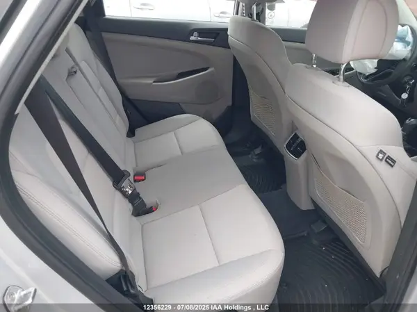 KM8J2CA49HU424133 2017 HYUNDAI TUCSON - Image 8