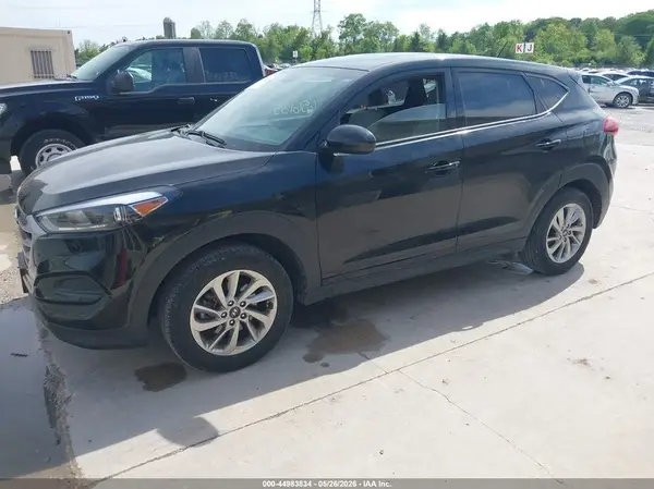 KM8J2CA49JU656155 2018 HYUNDAI TUCSON - Image 2