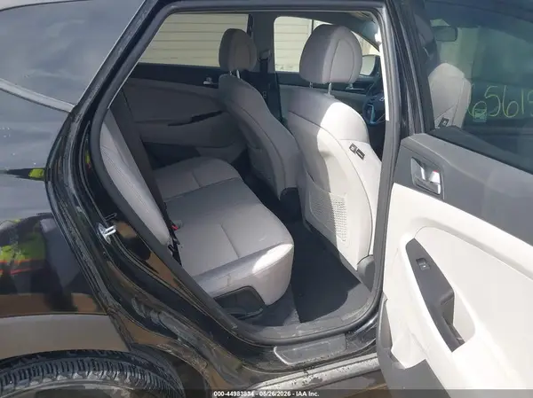 KM8J2CA49JU656155 2018 HYUNDAI TUCSON - Image 8