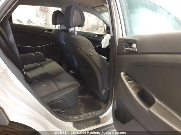 KM8J2CA49JU678043 2018 HYUNDAI TUCSON - Image 8