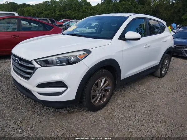 KM8J2CA49JU700333 2018 HYUNDAI TUCSON - Image 2