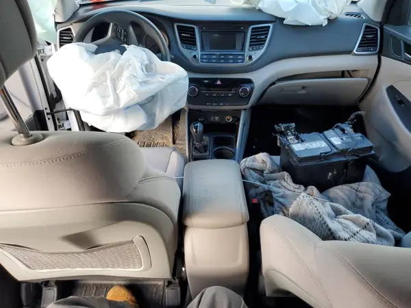 KM8J2CA49JU701191 2018 HYUNDAI TUCSON - Image 8
