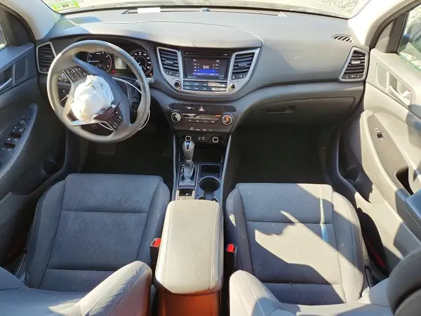KM8J2CA49JU702390 2018 HYUNDAI TUCSON - Image 8