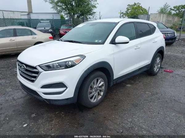 KM8J2CA49JU710375 2018 HYUNDAI TUCSON - Image 2