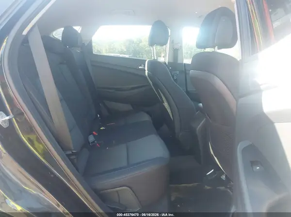 KM8J2CA49JU780894 2018 HYUNDAI TUCSON - Image 8