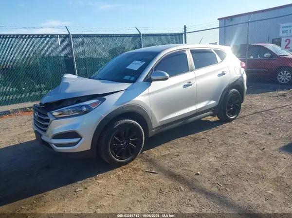KM8J2CA49JU783486 2018 HYUNDAI TUCSON - Image 2