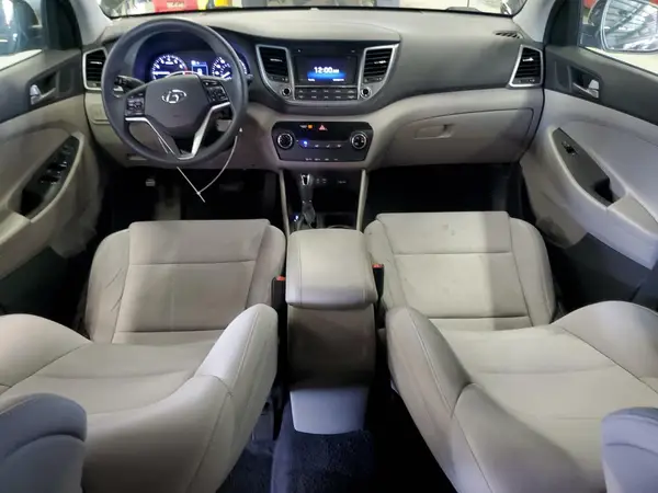 KM8J2CA49JU783813 2018 HYUNDAI TUCSON - Image 8