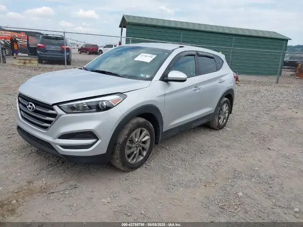 KM8J2CA49JU806314 2018 HYUNDAI TUCSON - Image 2