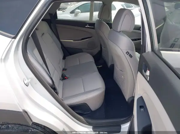 KM8J2CA49JU806314 2018 HYUNDAI TUCSON - Image 8