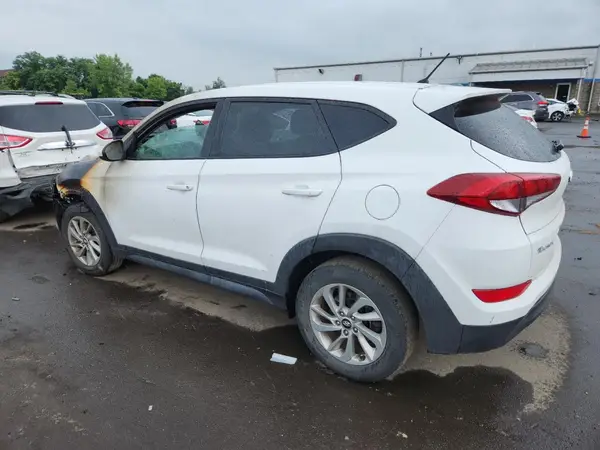 KM8J2CA49JU807334 2018 HYUNDAI TUCSON - Image 2