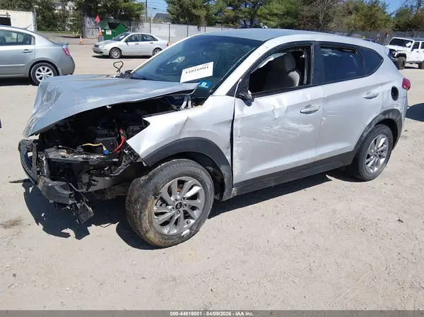 KM8J2CA49JU808368 2018 HYUNDAI TUCSON - Image 2