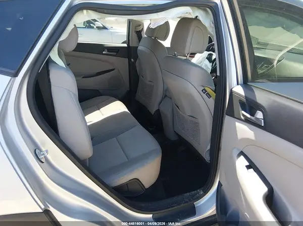 KM8J2CA49JU808368 2018 HYUNDAI TUCSON - Image 8
