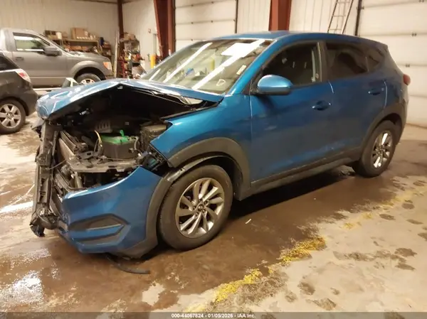 KM8J2CA49JU816051 2018 HYUNDAI TUCSON - Image 2