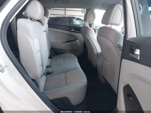 KM8J2CA49JU822531 2018 HYUNDAI TUCSON - Image 8