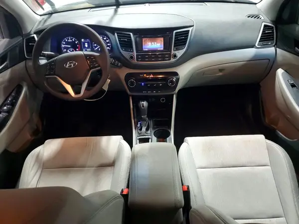 KM8J2CA49JU827955 2018 HYUNDAI TUCSON - Image 8