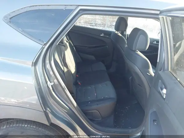 KM8J2CA49JU828538 2018 HYUNDAI TUCSON - Image 8