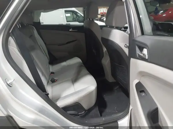 KM8J2CA49KU038612 2019 HYUNDAI TUCSON - Image 8