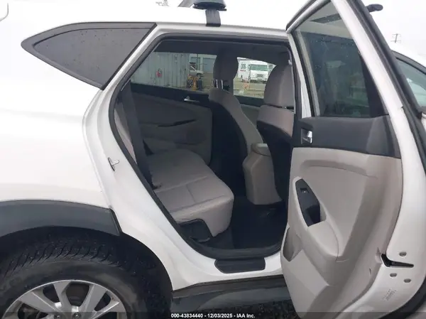 KM8J2CA49KU885615 2019 HYUNDAI TUCSON - Image 8