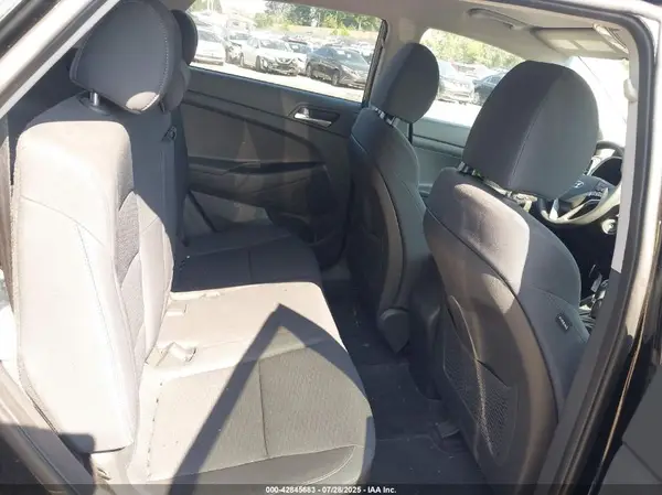 KM8J2CA49MU335074 2021 HYUNDAI TUCSON - Image 8