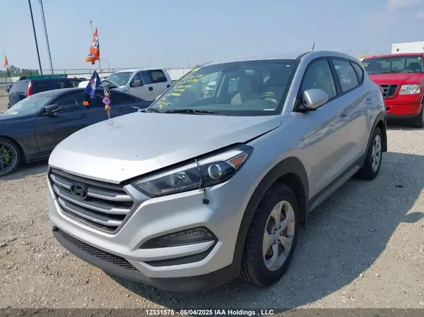KM8J2CA4XHU559718 2017 HYUNDAI TUCSON - Image 2