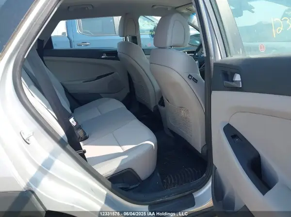 KM8J2CA4XHU559718 2017 HYUNDAI TUCSON - Image 8