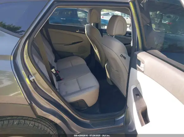 KM8J2CA4XJU653135 2018 HYUNDAI TUCSON - Image 8