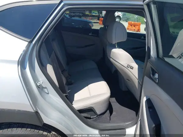 KM8J2CA4XJU786848 2018 HYUNDAI TUCSON - Image 8