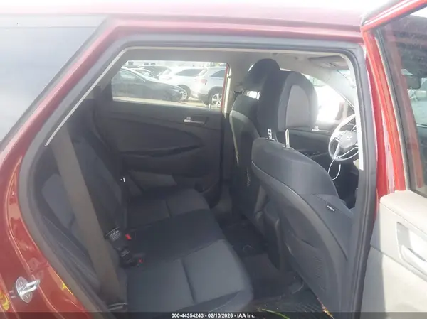 KM8J2CA4XJU805902 2018 HYUNDAI TUCSON - Image 8