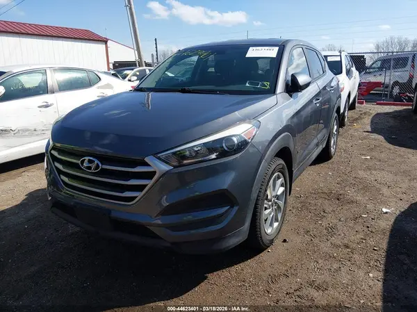 KM8J2CA4XJU810873 2018 HYUNDAI TUCSON - Image 2