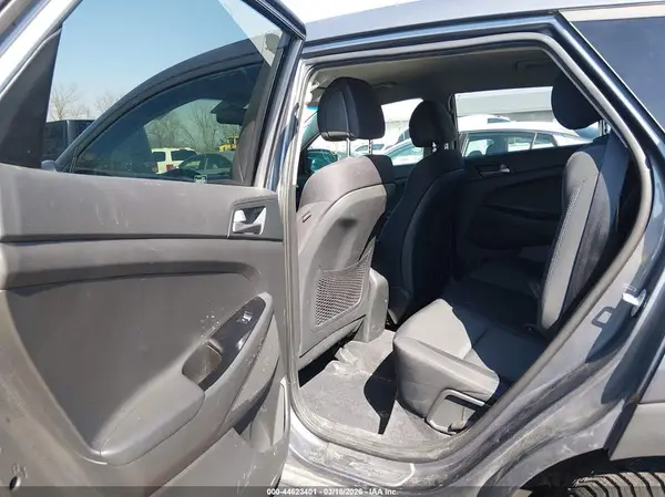 KM8J2CA4XJU810873 2018 HYUNDAI TUCSON - Image 8