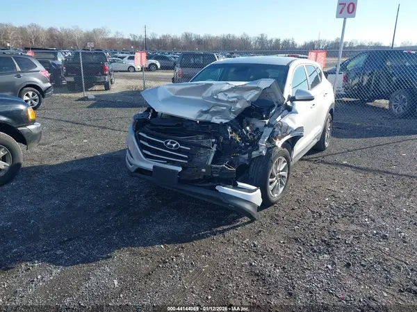 KM8J2CA4XJU814356 2018 HYUNDAI TUCSON - Image 2