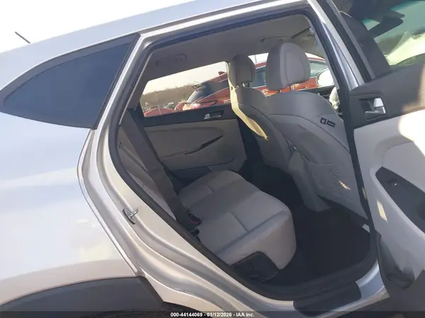 KM8J2CA4XJU814356 2018 HYUNDAI TUCSON - Image 8