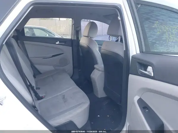 KM8J2CA4XKU958975 2019 HYUNDAI TUCSON - Image 8