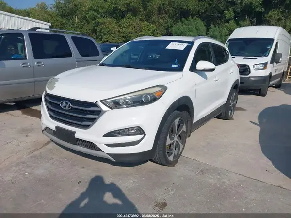 KM8J33A20HU273534 2017 HYUNDAI TUCSON - Image 2