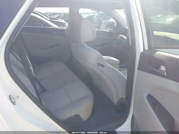KM8J33A20HU273534 2017 HYUNDAI TUCSON - Image 8