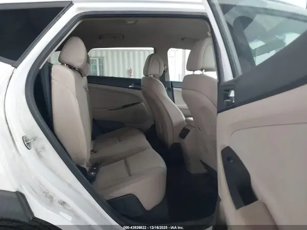 KM8J33A20HU301994 2017 HYUNDAI TUCSON - Image 8
