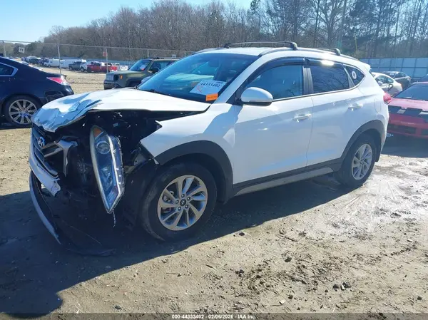 KM8J33A20HU302482 2017 HYUNDAI TUCSON - Image 2