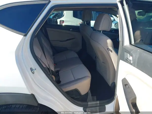 KM8J33A20HU302482 2017 HYUNDAI TUCSON - Image 8