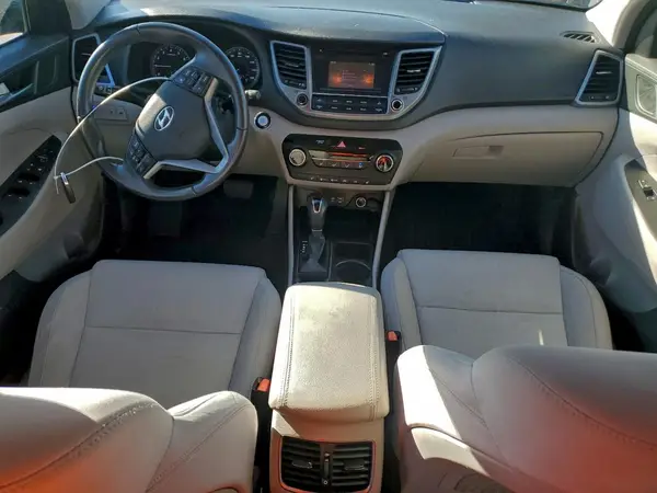 KM8J33A20HU303373 2017 HYUNDAI TUCSON - Image 8